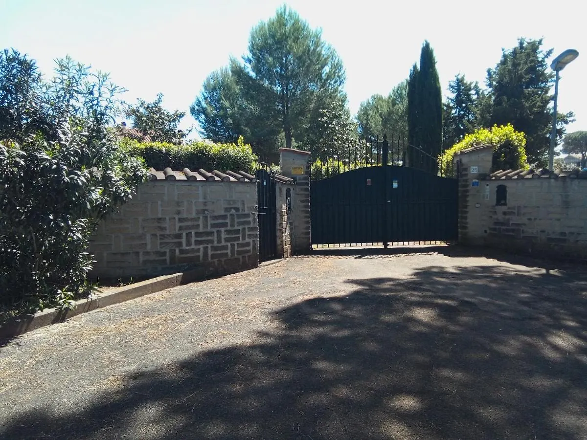 Residenza Nella Campagna Di Roma Capitale. Villa