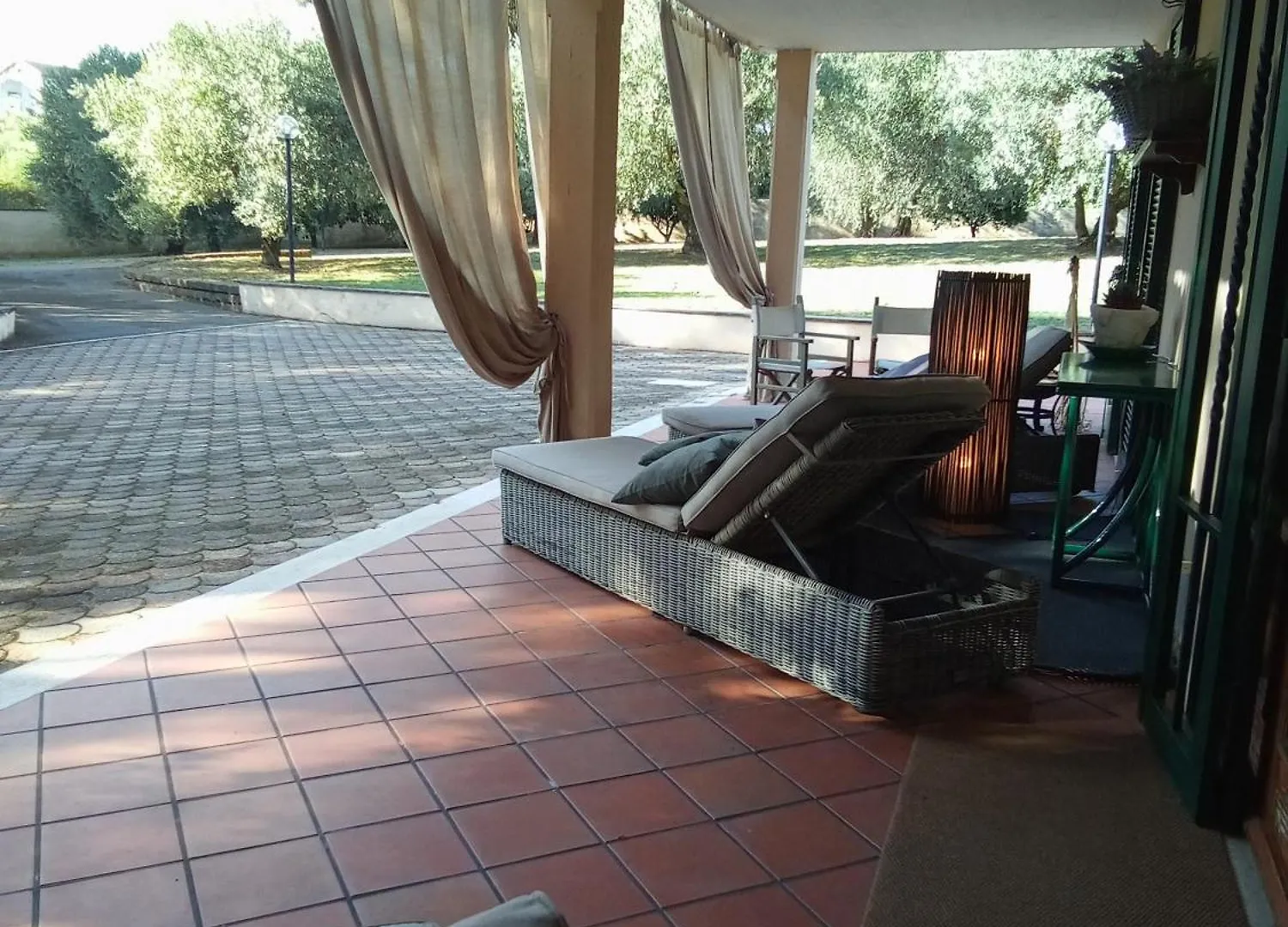 Residenza Nella Campagna Di Roma Capitale. Villa